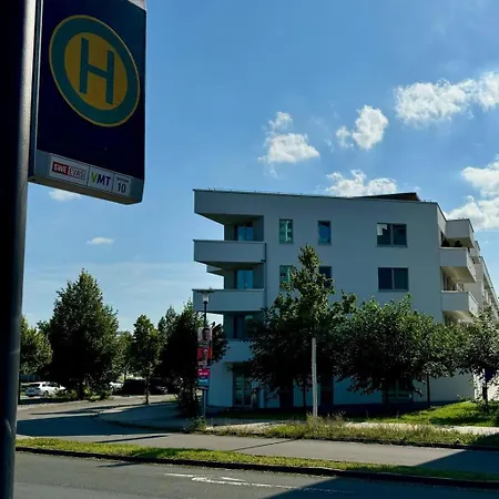 Design - Parkplatz - Wlan - Naehe Klinikum Zentral ארפורט