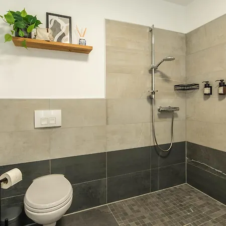 Business - Parkplatz - Wlan - Naehe Klinikum Zentral *