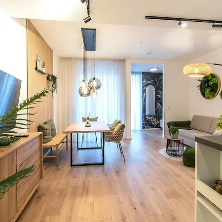 Design - Terrasse - Streaming - Privatparkplatz - Klinikum - Uni - Zentral Apartment Erfurt