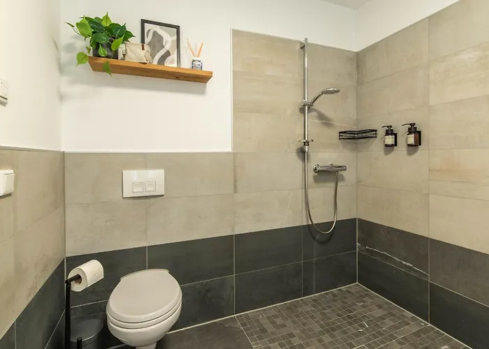 Business - Parkplatz - Wlan - Naehe Klinikum Zentral *